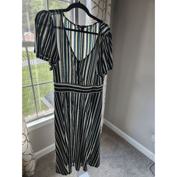 Torrid Midi Crepe Studio Knit Flutter Sleeve Dress Size 1 - Picture 3 of 13